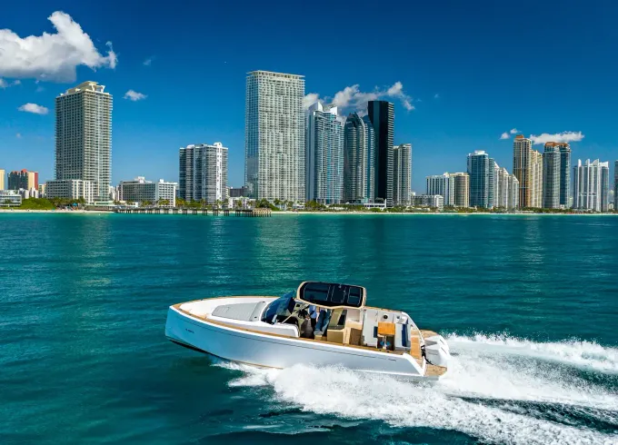 Luxury 38ft Pardo Italian Yacht in Miami Beach!