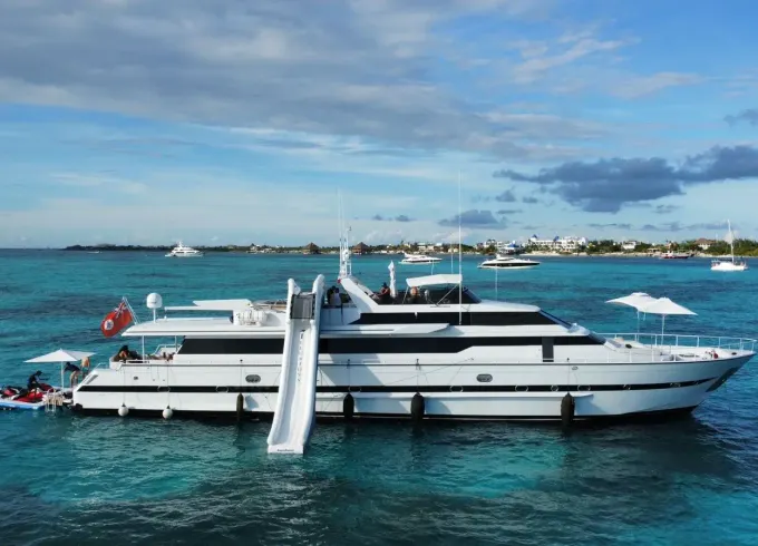 110’ Versilcraft with Slide and Jacuzzi with Pickup in Tulum
