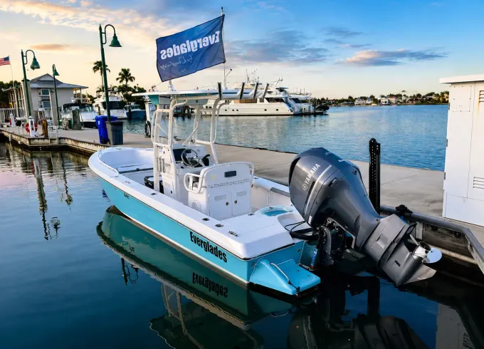 Everglades 243 CC Bay Boat — Up to 10 Guests
