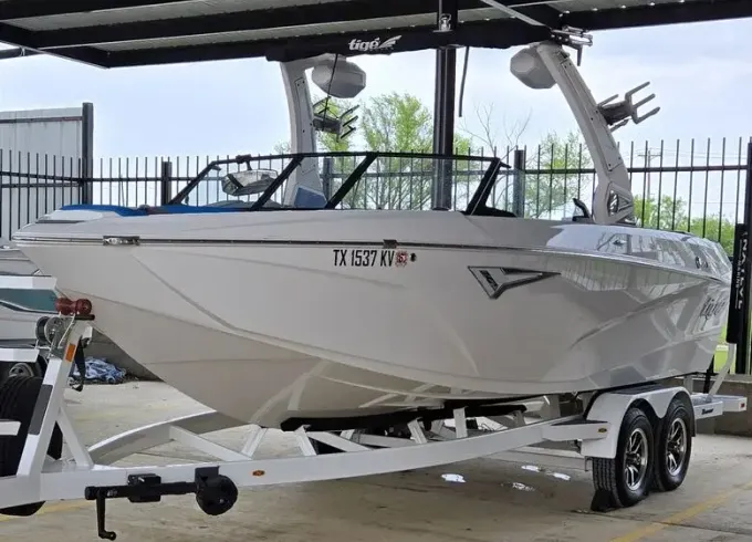 Brand New 2024 Tigè Z3 Luxury Wakesurf boat in Little Elm TX