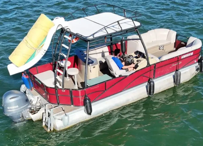 26 foot Godfrey Double Decker Tritoon w/ Slide