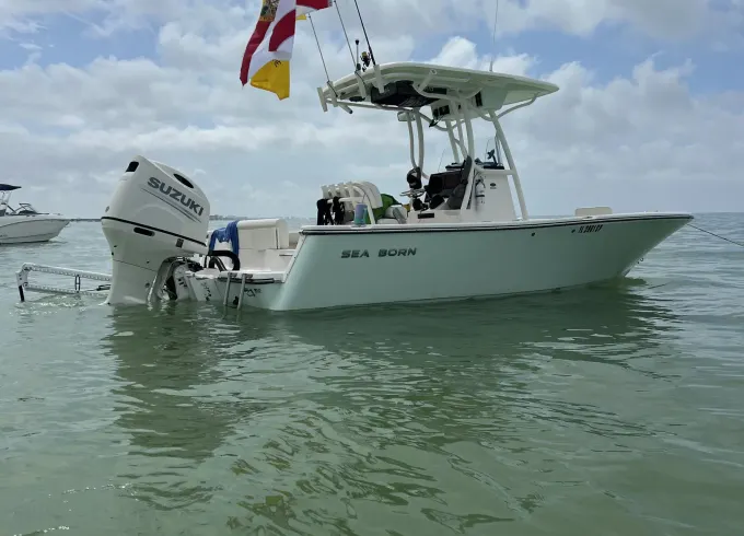 22' Center console for fun, beach, lunch on the water, sight seeing!