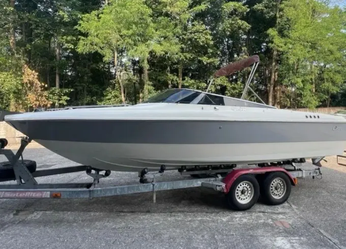 Rent The 24ft Ilver Njuma Motorboat To Discover North Of Garda Lake