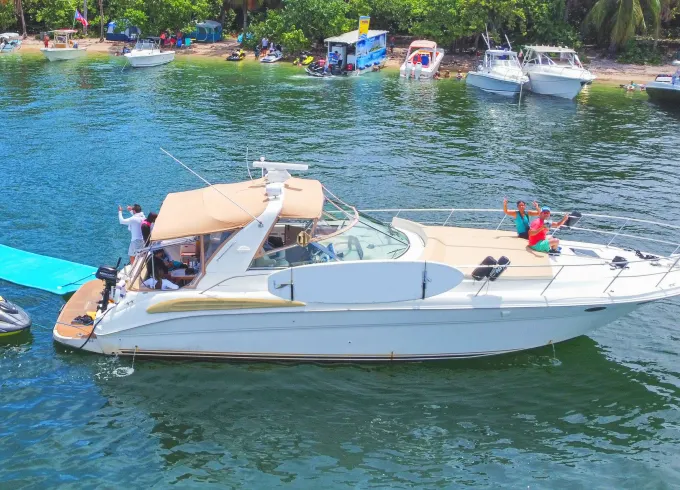 Incredible 45' Sea Ray in Haulover sandbar!!