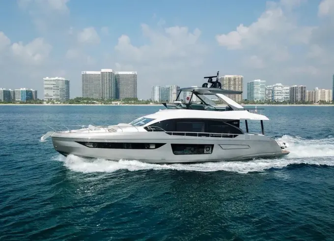 Luxurious 70ft Azimut serving South Florida and Bahamas