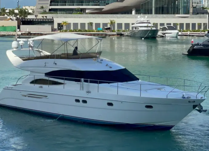 Great deal in Cancun | 60 ft Azimut Flybridge Yacht Charter - 6 hours minimum