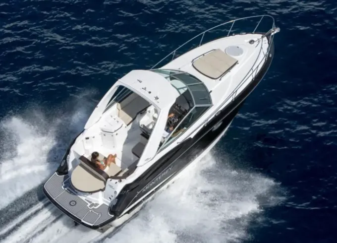 Beautiful 30ft Monterey Sport Yacht: Downtown Boston