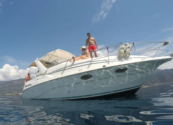 Cruisers 2670 Motor Yacht in Poros Kefalonia, Greece