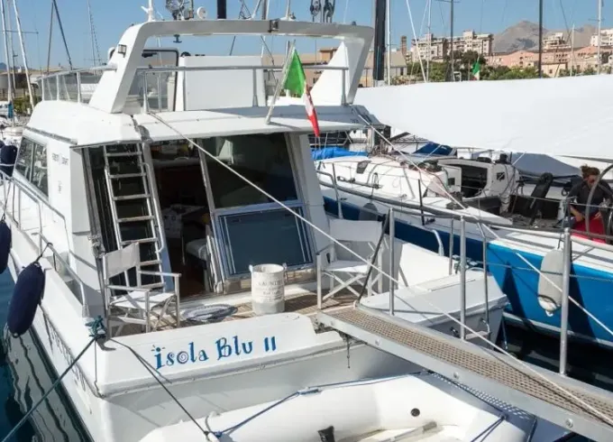 39ft Ferretti 39 Fly Charter in Palermo Harbour, Sicily