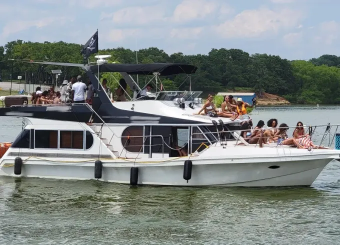 WHISKEY DANGER-Second Largest Luxury Rental Yacht Lake Lewisville-4 Hour Minimum