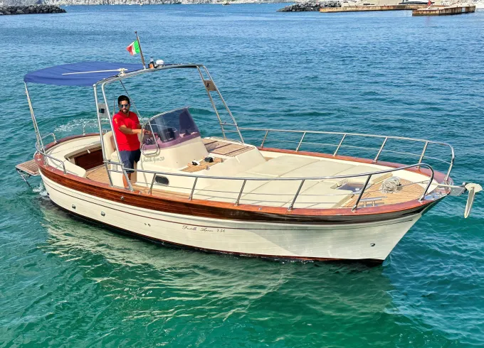 Skippered tour of Ischia island on Gozzo boat 7,5m 25ft in Forio, Ischia
