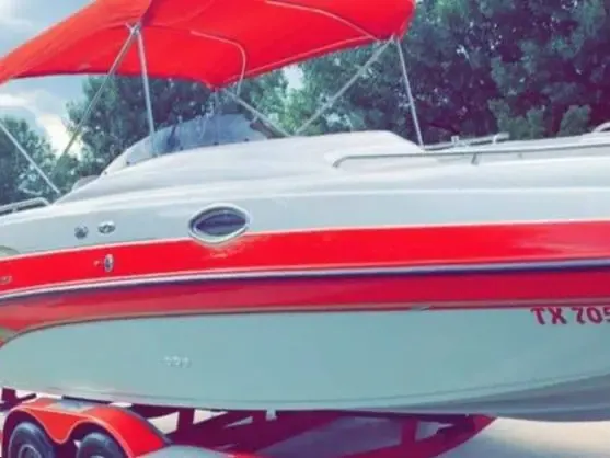 Crownline 24' Deck Boat for 8 Adventurous People in Lewisville, Texas