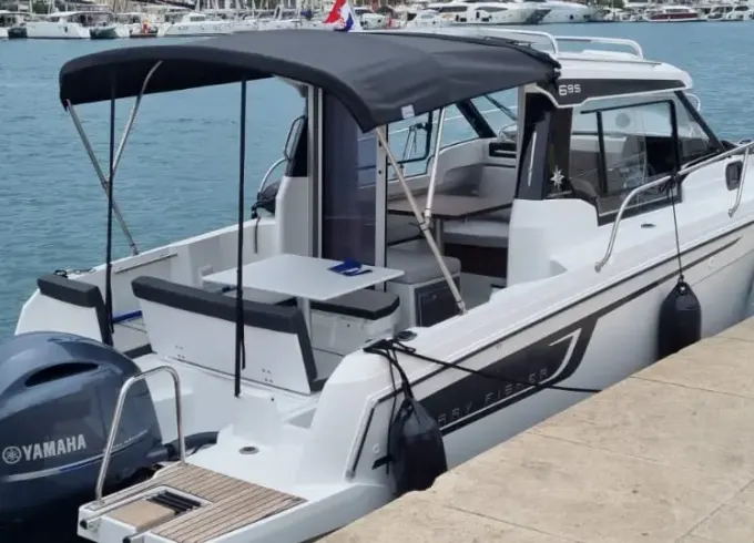 Brandnew Merry Fisher 695 Boat for rent in Trogir