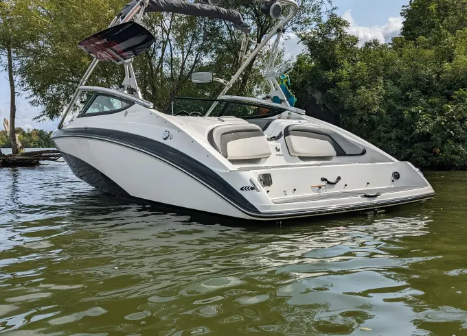 Yamaha 212X wake / surf jet boat on Lake Minnetonka