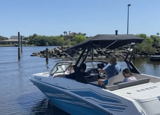 20ft Bayliner VR5 OB Deck Boat Rental in Flagler Beach Florida