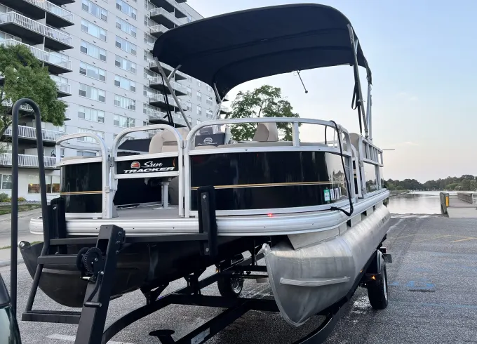 Book this new, 6 person Suntracker Pontoon