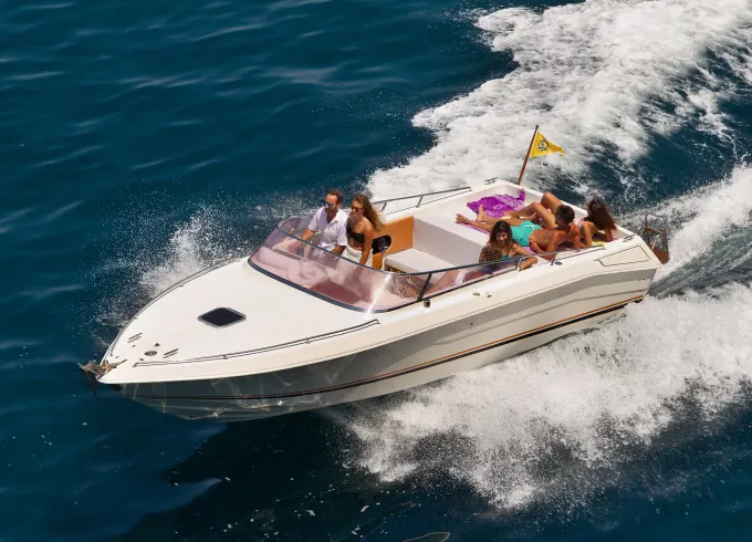 Airon Marine Master 25 Power Yacht for Adventurous People in Sorrento, Campania!