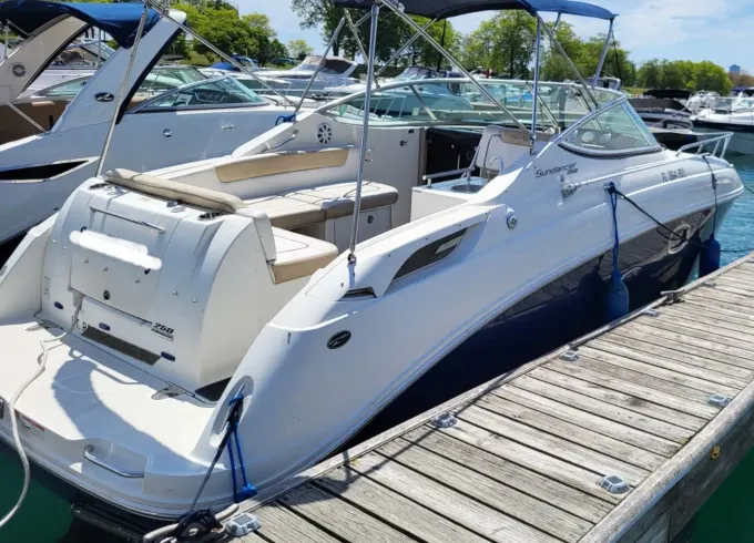 27ft Sea Ray Sundancer Cruiser on Lake Michigan near Chicago for Up to 8 Guests