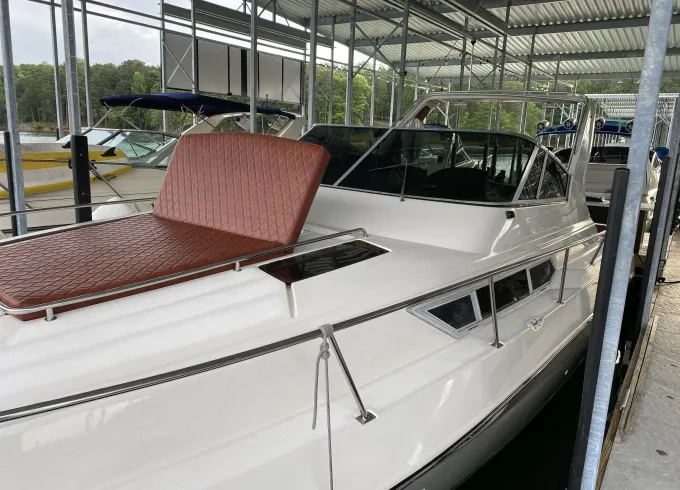 Super Cool 37ft Sea Devil 3210 Yacht On Lake Lanier