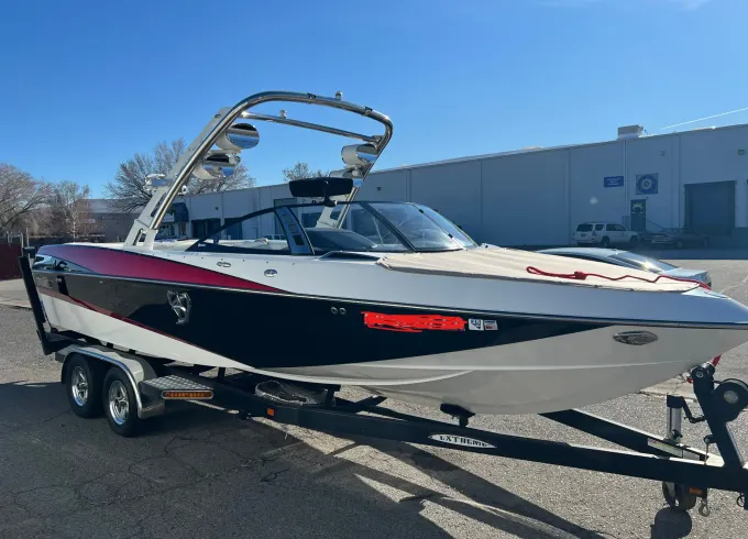 Luxury 25’ Malibu Wakesetter Wake Boat – Surf, Cruise, Explore Tahoe