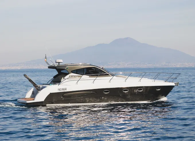 Luxury Motor Yacht 650 BLU | Between Capri, Sorrento & Amalfi Coast