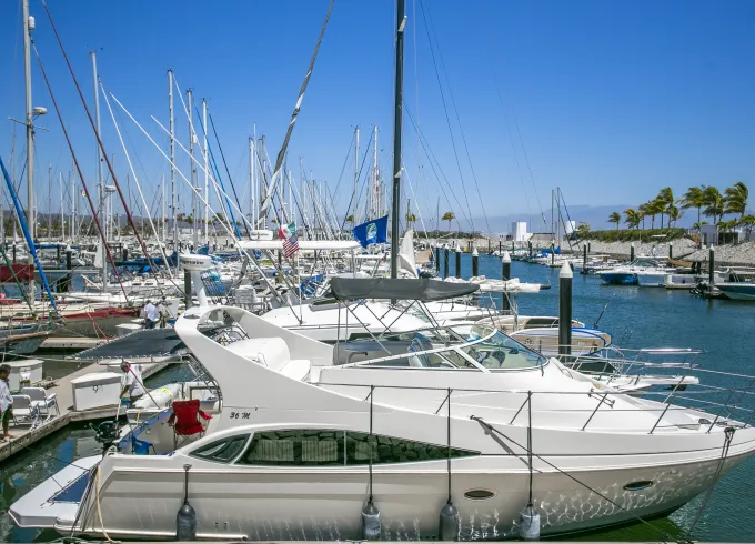 ⚓️ 36ft Carver Motor Yacht available in La Cruz de Huanacaxtle (includes snacks)