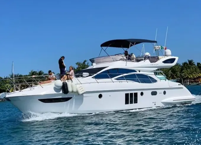 Charter Azimut 48 Motor Yacht – Cancun Luxury Cruise for 17 Guests
