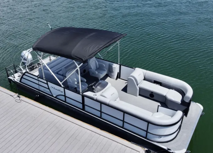 Bentley Pontoon Spacious & Comfortable!