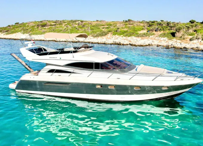 Luxury Flybridge Motor Yacht Charter in Mugla
