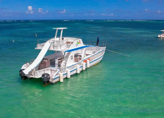 DELUXE BOAT FOR PRIVATE VIP BACHELORETTE/BIRTHDAY PARTY