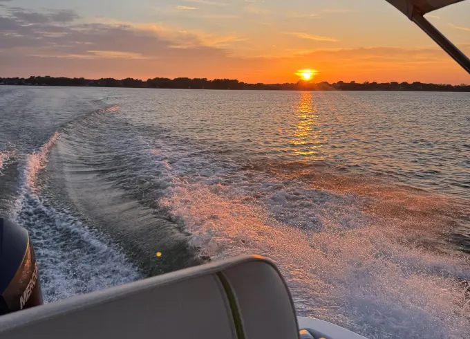 Set Sail in Style: for Ultimate Water Fun! | 21ft Tahoe Deck Boat