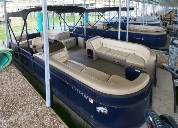 Manitou 230 Encore Tritoon | Making memories you'll never forget!