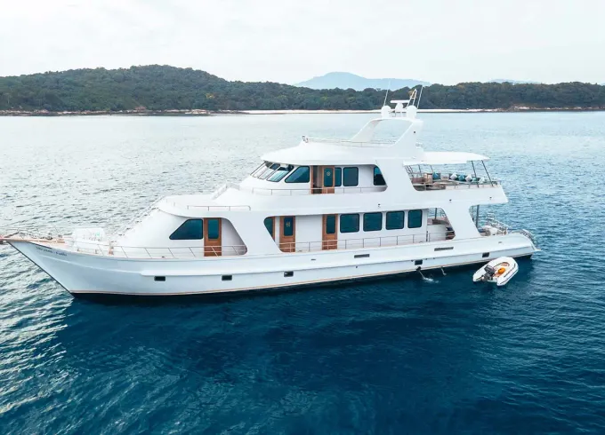 Indulge in Unmatched Luxury: 90ft Motor Yacht