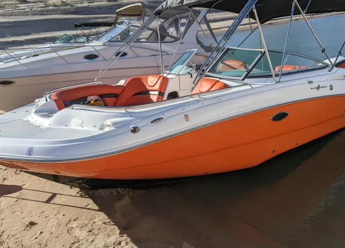Laughlin: Cruise in comfort and style with Hurricane Sundeck GB05