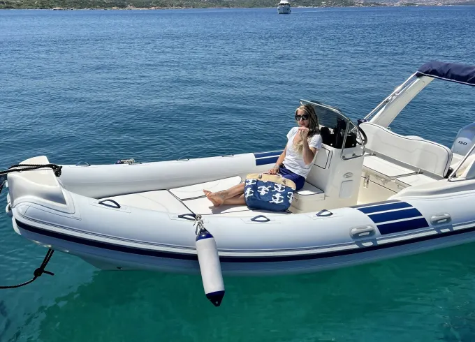 LED 590 with 150 Hp with Nautical License or skipper Cannigione, Sardinia
