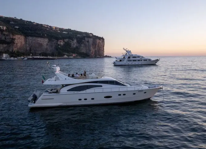 Cruise Capri in Style: Full-Day Aboard the Ferretti 680!