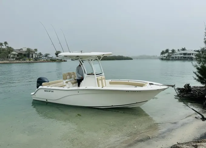 SEAFOX 22 C.C Cast off into adventure: Island hopping, cruising or fishing fun!