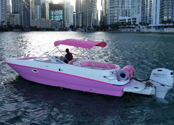 26ft Bayliner Deck Boat | 10 People Boat | Best in Miami