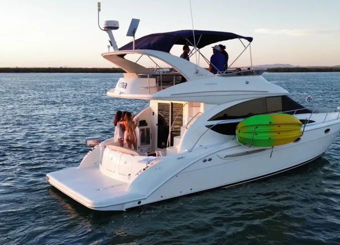 Meridian 40’ Yacht from La Paz | Visit Espíritu Santo and Balandra