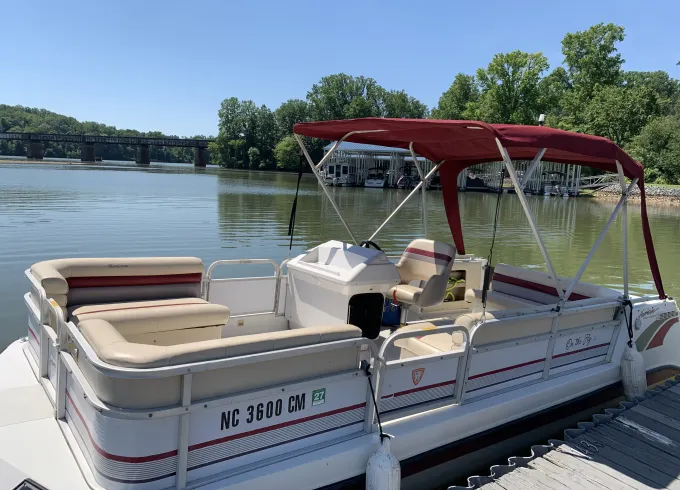 21ft Hurricane Deck Pontoon Boat on Lake Wylie