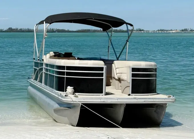 21ft. Tritoon: Bennington Edition - Gliding through the Bay!
