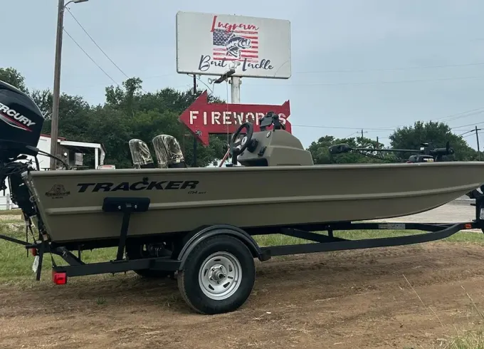 Tracker 1754 Fishing and Family Boat - Day or Night Trips
