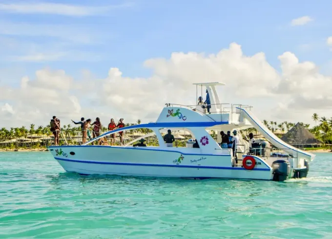 Private Catamaran Tour in Punta Cana: Party Boat+Snorkeling