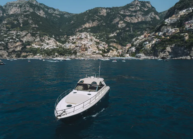 Capri Island : view the beauties and secret spots with Private Luxury Yacht