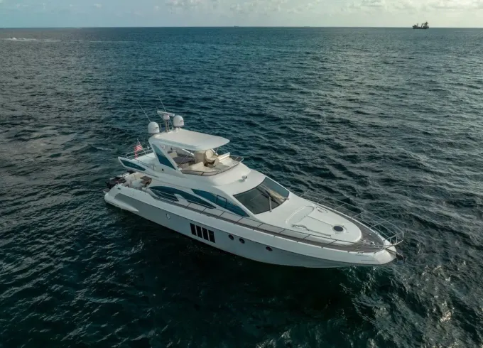 Enjoy Miami with this Azimut 70ft Luxury Yacht