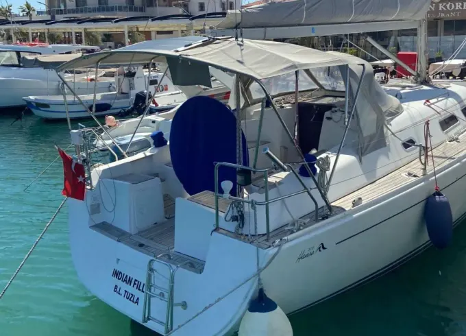 Sailing Boat Hanse 37 in Çeşme - 6 Guest Capacity - Sailing Instruction Course