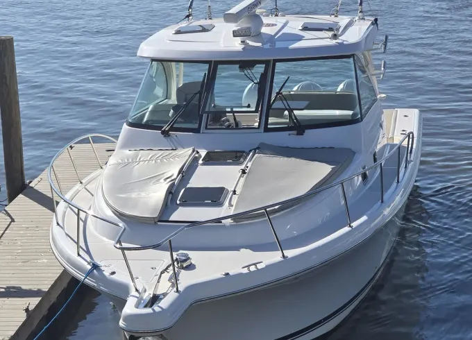Catch or Cruise Charters aboard the Pursuit 385 Offshore Yacht