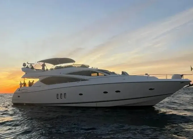 Dali Sunseeker Manhattan 75ft Yacht Charter in Acapulco.