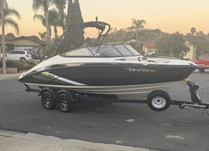 Yamaha AR210 Bowrider Dual Jet Engines in San Diego for 10 Guests
