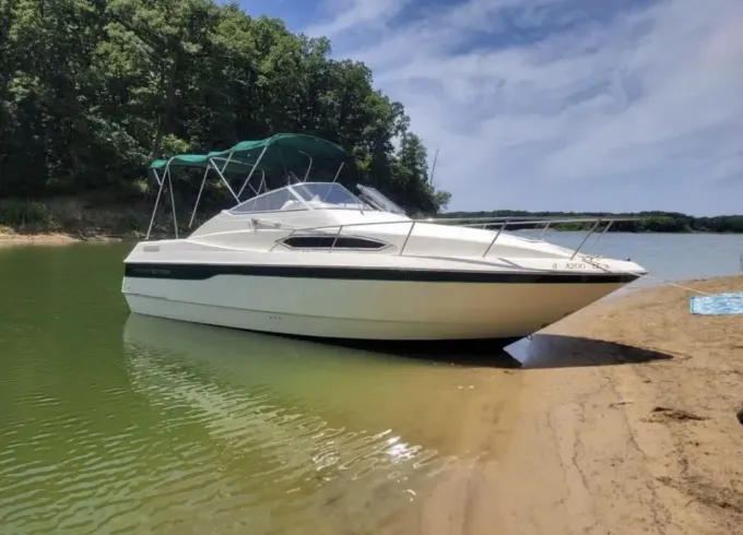 27' Four Winns 225 Sundowner - Lake Michigan Charter Boat Rental with Captain